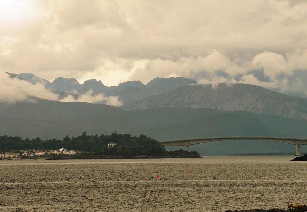 Kyleakin and the Skye Bridge Kyleakin and the Skye Bridge